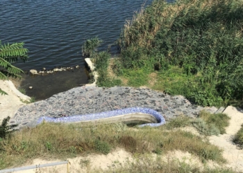 Власти Николаева потребовали от застройщика снести забор в Соляных, мешающий пройти к берегу