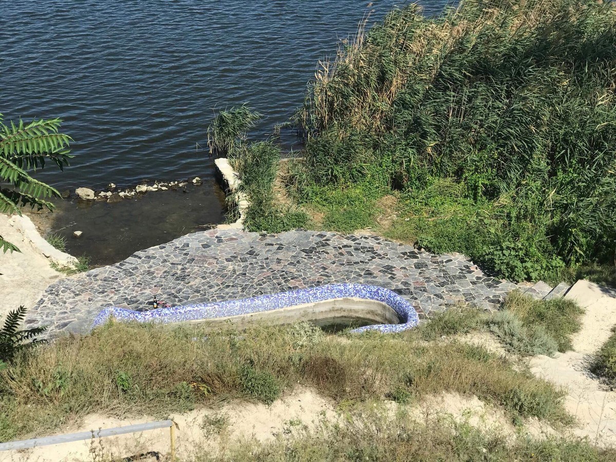 Власти Николаева потребовали от застройщика снести забор в Соляных, мешающий пройти к берегу