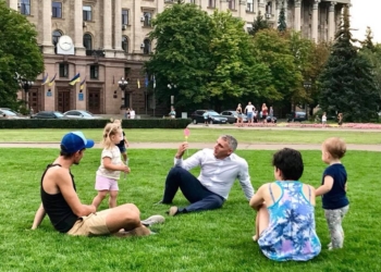 Сенкевич: Не стесняйтесь отдыхать на газоне перед мэрией и делать замечания людям, которые выгуливают там животных