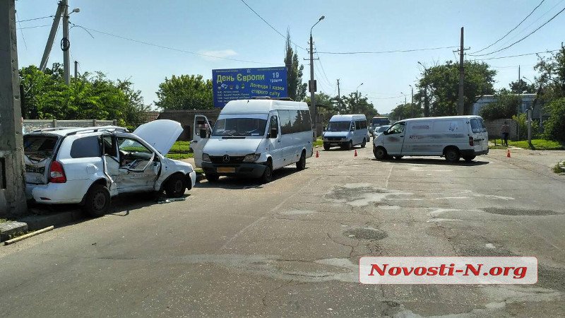 В Николаеве тройное ДТП: Варваровский мост перекрыт 2