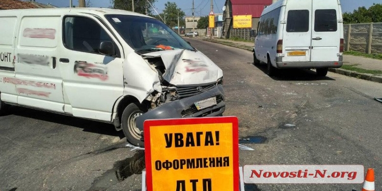 В Николаеве тройное ДТП: Варваровский мост перекрыт