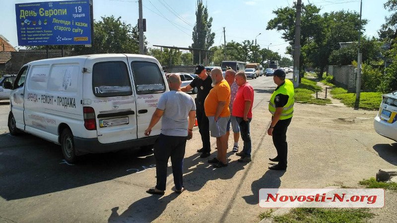 В Николаеве тройное ДТП: Варваровский мост перекрыт 8