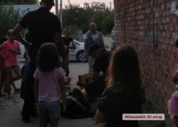 В Николаеве дети вызвали «скорую» бездомному и спасли ему жизнь
