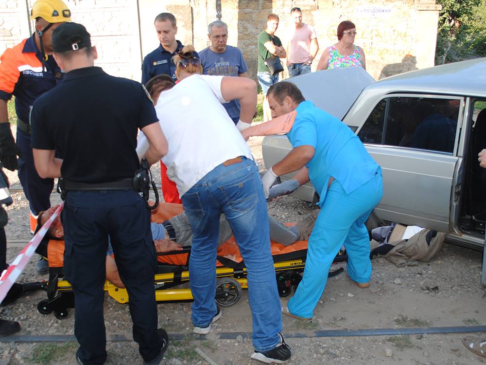 В Николаеве трамвай столкнулся с ВАЗ, пассажир авто в больнице 5