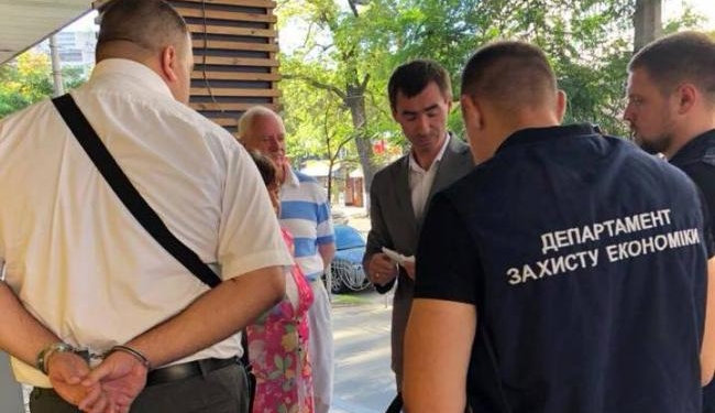 Спутал сборы и поборы. На взятке в $20 тыс. задержан чиновник ГФС