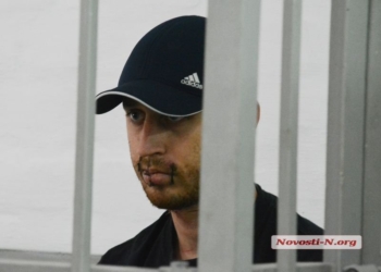 Николаевский рецидивист Богомятков отказался выходить из автозака и потребовал сделать закрытым заседание суда