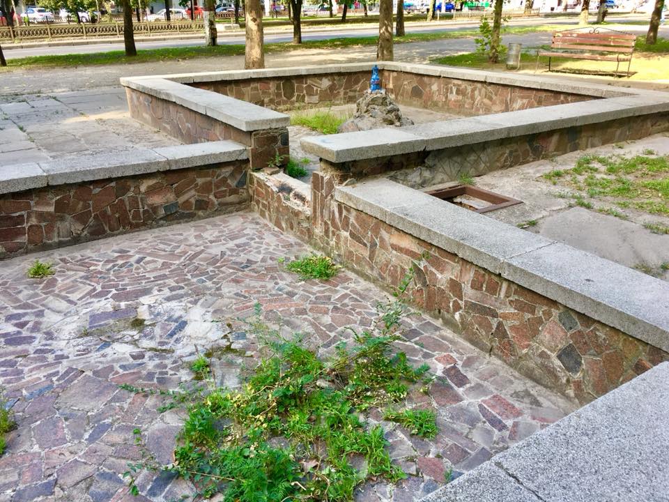 Николаевский фонтан с изящными «лебедями» отреставрируют 11