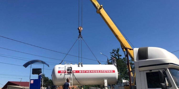 «Процесс пошел!» В Николаеве демонтировали незаконную газовую заправку