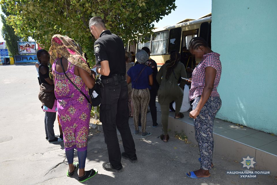 К нам тоже едут зарабитчане: полиция вновь задержала в Коблево 16 нелегальных мигрантов 3