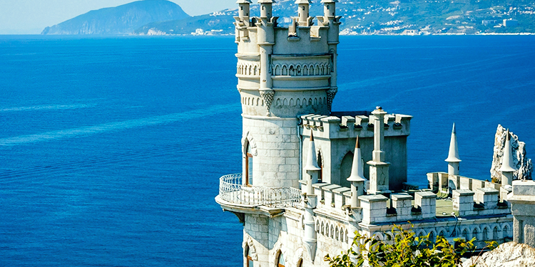 Порошенко поздравил оккупированную Ялту с Днем города