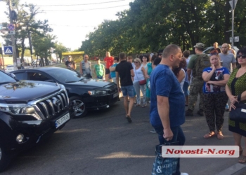 В Николаеве жильцы общежитий снова перекрыли дорогу