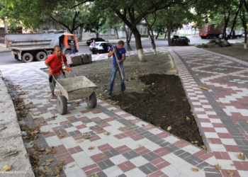 Сенкевич объявил о начале реконструкции городских скверов и зеленых зон