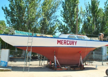 Николаевские моряки модернизируют яхту Mercury для подготовки парусных экипажей ВМС