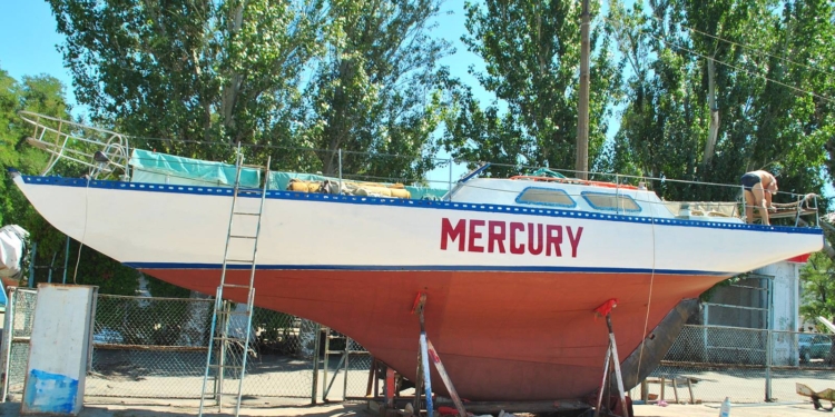 Николаевские моряки модернизируют яхту Mercury для подготовки парусных экипажей ВМС