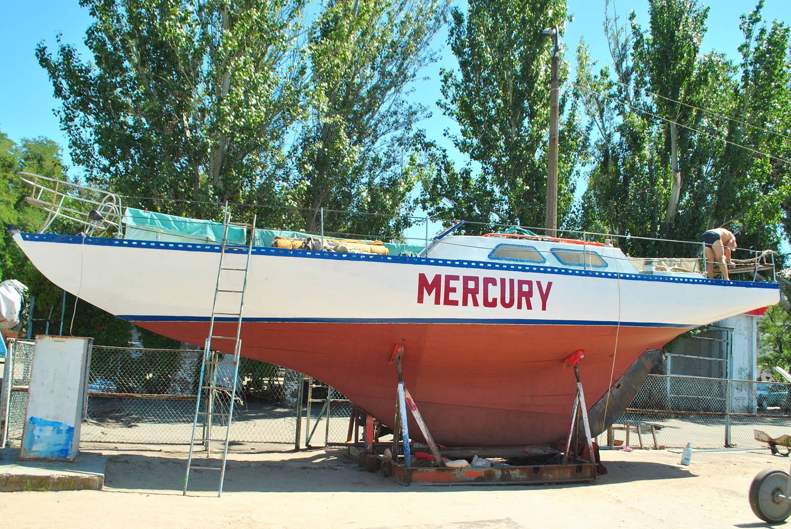 Николаевские моряки модернизируют яхту Mercury для подготовки парусных экипажей ВМС