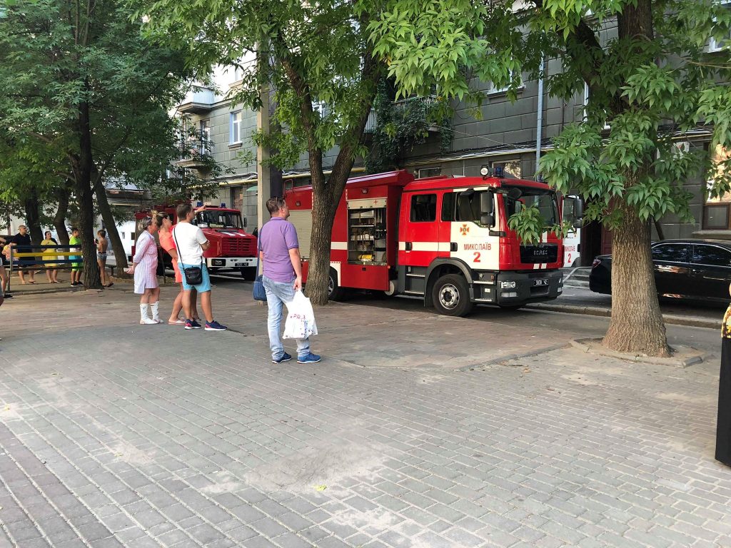 Горим! В центре Николаева загорелась квартира, спасатели успели во время 3