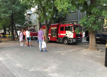 Горим! В центре Николаева загорелась квартира, спасатели успели во время
