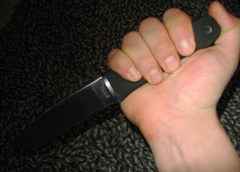 Пьяный отдыхающий в баре на Космонавтов на сделанное замечание ответил ударом ножа