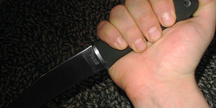 Пьяный отдыхающий в баре на Космонавтов на сделанное замечание ответил ударом ножа