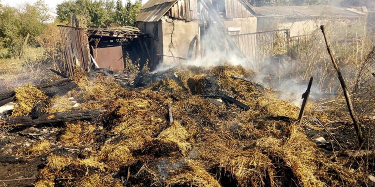 На ул.Тихая жизнь жгли мусор, а подожгли сеновал и сарай, еле дом спасли