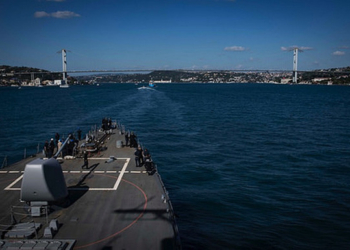 Американский эсминец USS Carney вошел в воды Черного моря