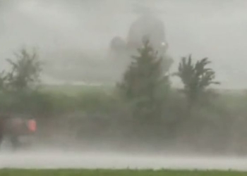 В США военный вертолет экстренно приземлился на парковку бара