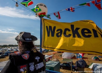 Годы не возраст. В Германии старики сбежали из дома для престарелых на фестиваль метал-музыки