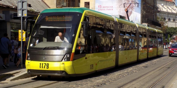 Во Львове скандал с б/у трамваями из Германии – из них нельзя выйти