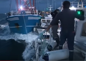 В Ла Манше французские рыбаки напали на английских