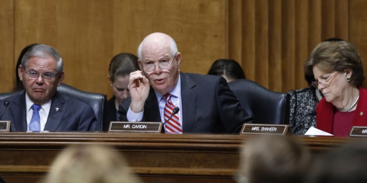 Сенатор США раскрыл детали новых “сокрушительных санкций” против России