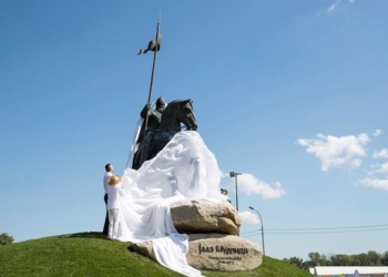 В Киеве открыли памятник богатырю Илье Муромцу