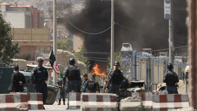 Кабул подвергся ракетному обстрелу, один из снарядов разорвался рядом с резиденцией президента