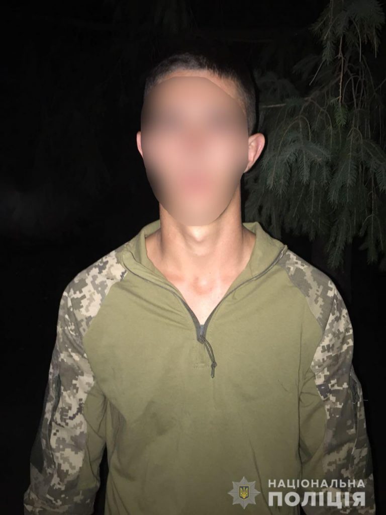 Простенько и со вкусом: на Николаевщине 20-летний псевдополицейский с двумя подельниками-военнослужащими сшибали взятки с водителей 13