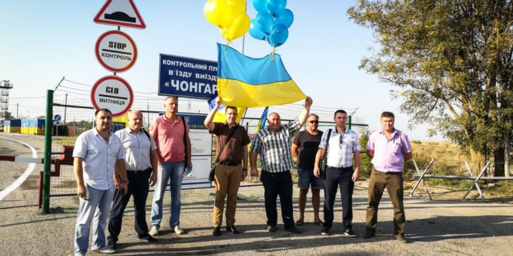 “Россия исчезнет”: в Чонгаре волонтеры провели акцию