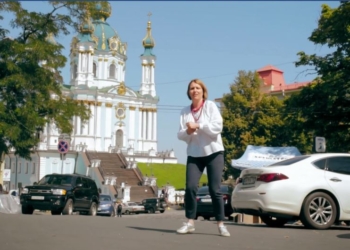 С Днем Независимости! Английские дипломаты станцевали для украинцев