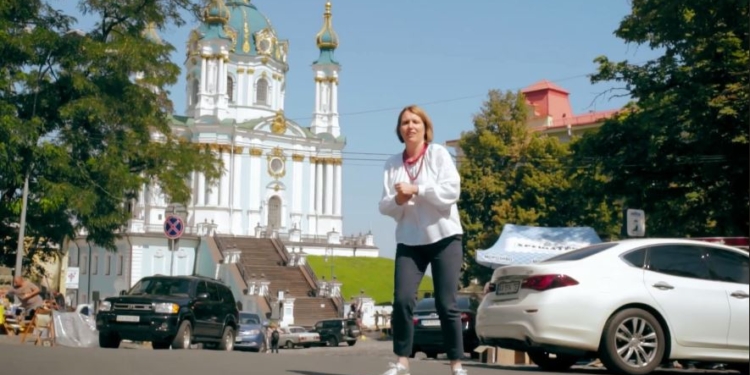 С Днем Независимости! Английские дипломаты станцевали для украинцев