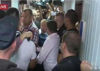 Адвокаты Януковича подрались в суде с полицией