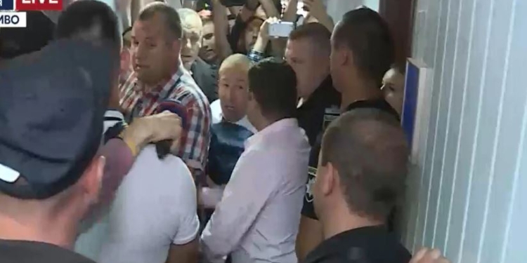 Адвокаты Януковича подрались в суде с полицией