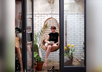 Как из ужасного общественного туалета сделать дизайнерскую квартиру? Смотрите