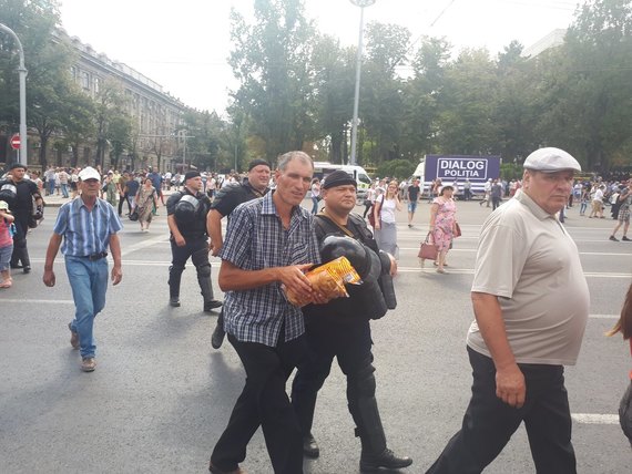 В столице Молдовы проходят акции протеста. МВД заявило о подготовке массовых беспорядков 9