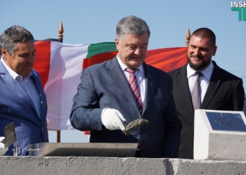 Порошенко заложил первый кирпич  нового завода AgroFusion  на Николаевщине