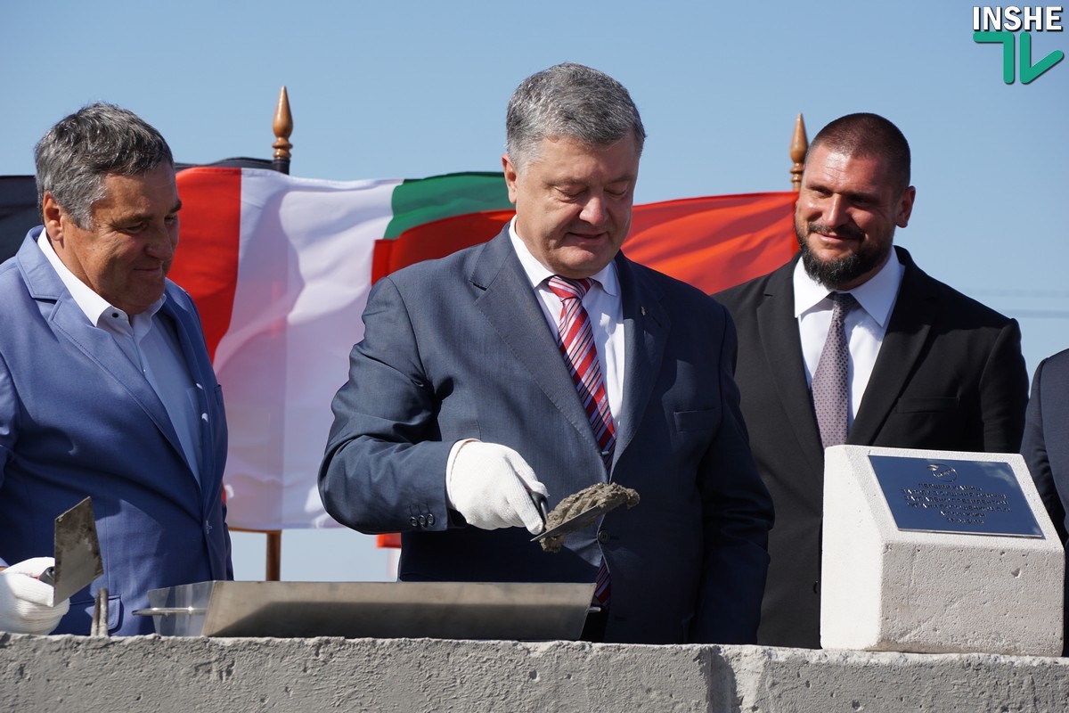 Порошенко заложил первый кирпич  нового завода AgroFusion  на Николаевщине