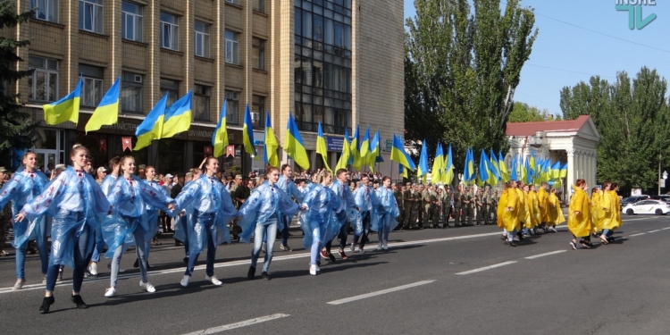 День Флага Украины в Николаеве: тысячи горожан вышли на Соборную площадь