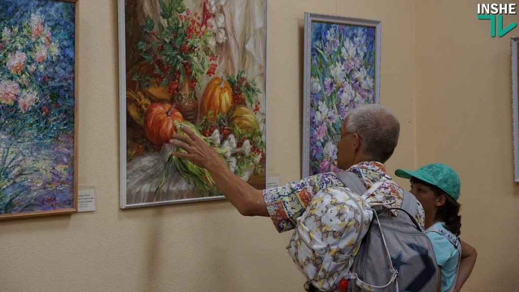 Четыре николаевские художницы пролили на горожан «золотистые лучи лета» 13