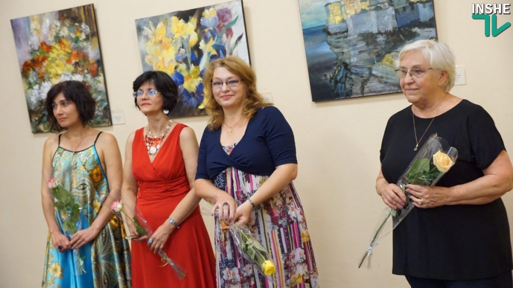 Четыре николаевские художницы пролили на горожан «золотистые лучи лета» 35