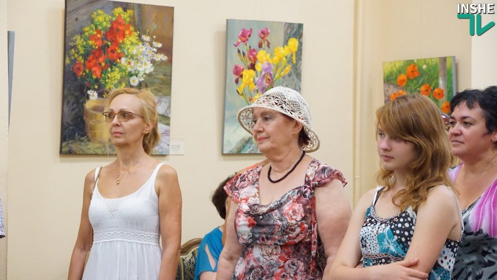 Четыре николаевские художницы пролили на горожан «золотистые лучи лета» 37