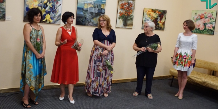 Четыре николаевские художницы пролили на горожан «золотистые лучи лета»