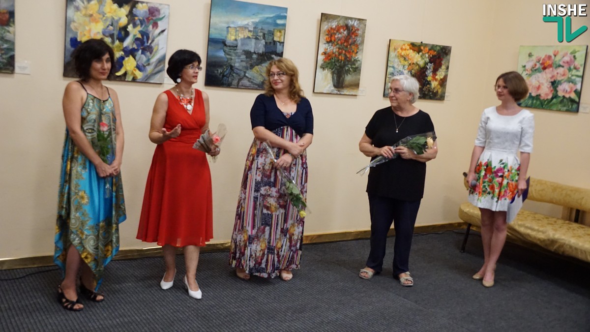 Четыре николаевские художницы пролили на горожан «золотистые лучи лета»