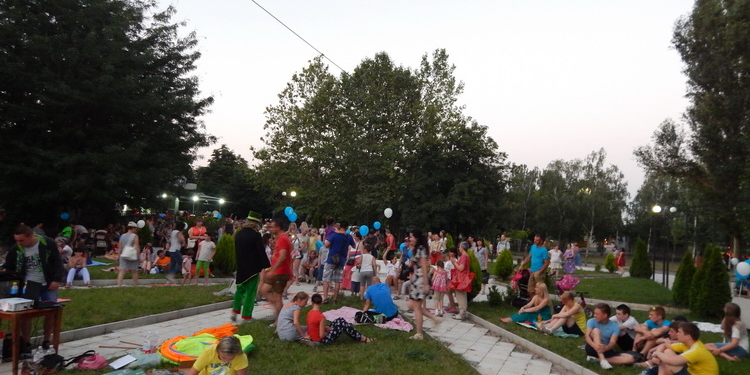 Бесплатные кинопоказы в дендропарке Корабельного района сорваны – украли аппаратуру