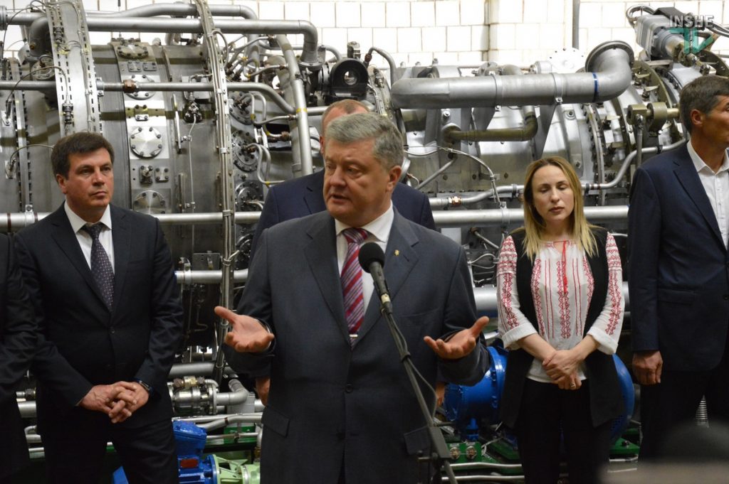В Николаеве Порошенко принял участие в испытаниях нового двигателя 11